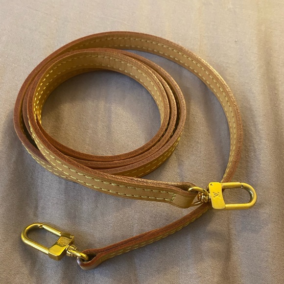 Beautiful Louis Vuitton Eva Clutch - Picture 7 of 8